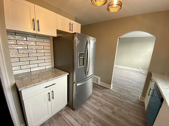 2nd image of 768 Lonsdale Ave