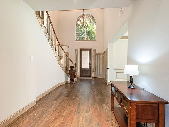 2nd image of 411 Woodbridge Dr