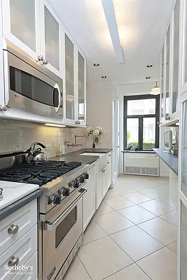 Sold by Sotheby's International Realty | media 11