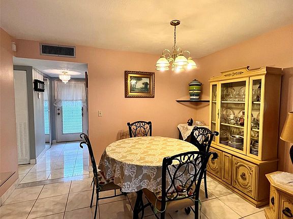 3rd image of 2821 Somerset Drive #208