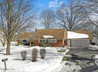 707 Hammond Ln, Stroudsburg, PA