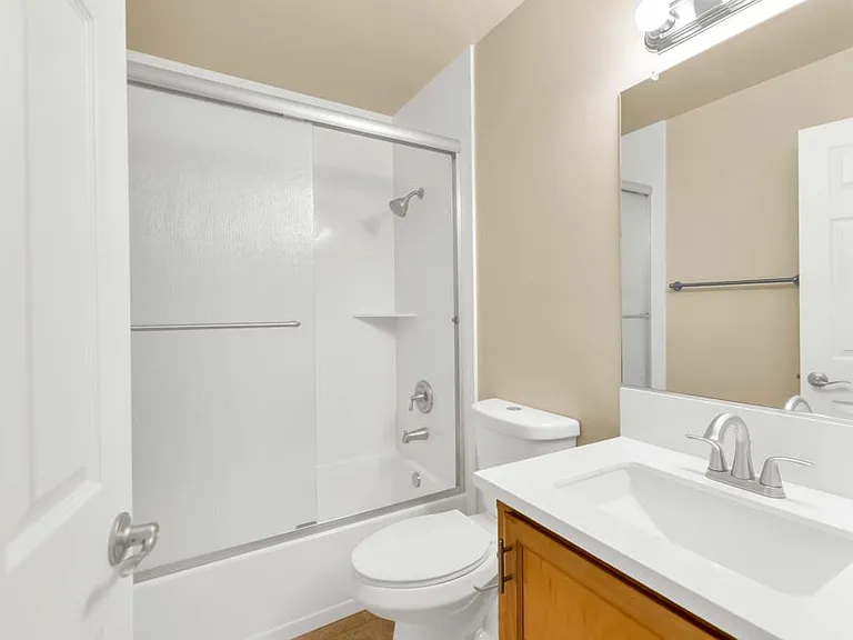 2418 V St #4 — Photo 8