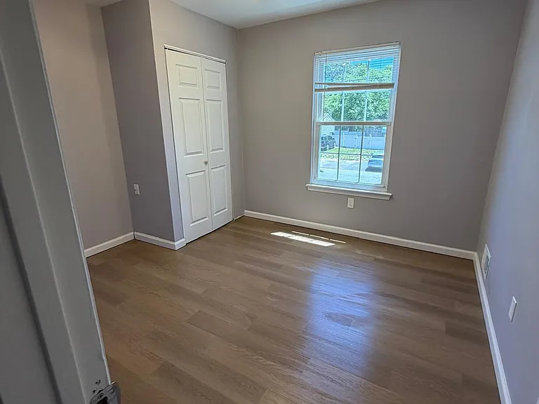 725 Birmingham Ave — Photo 1