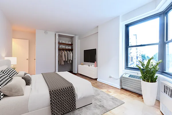 Rented by Manhattan Realty Group | media 12