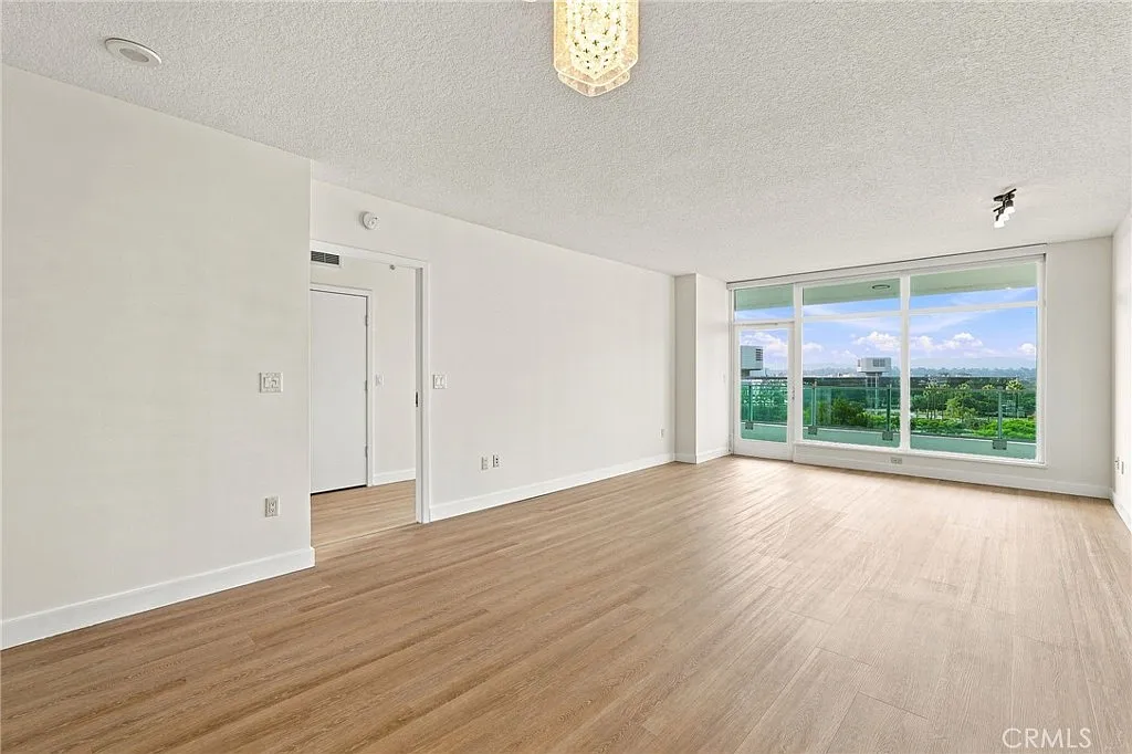 2 bed, 1249 sqft, $5,000 — Photo 4
