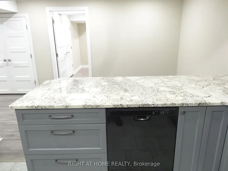 39 Devondale St #LOWER LEVEL — Photo 12