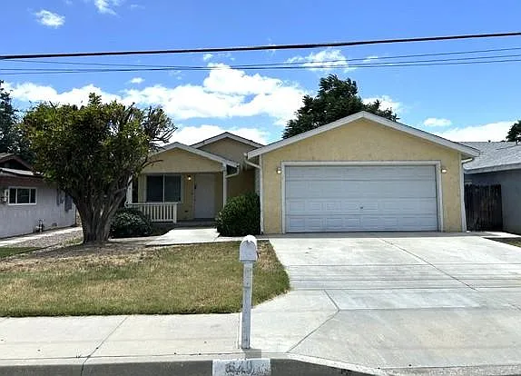 640 E Shaver St — Photo 1