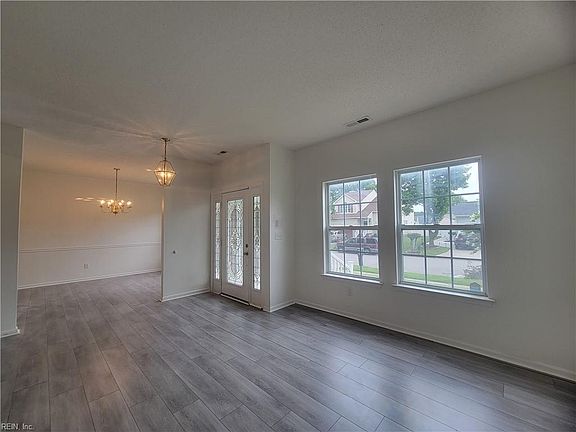 4th image of 616 Lake Shores Dr
