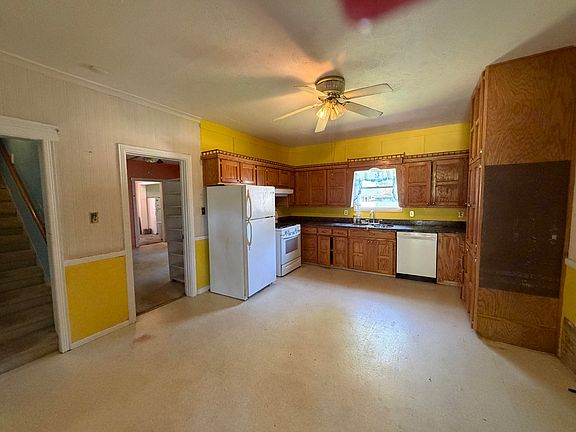 3rd image of 1665 E Mcdaniel Street