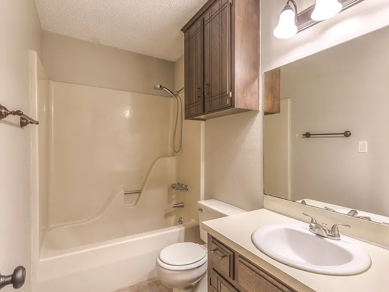 644B Earthside Dr — Photo 13