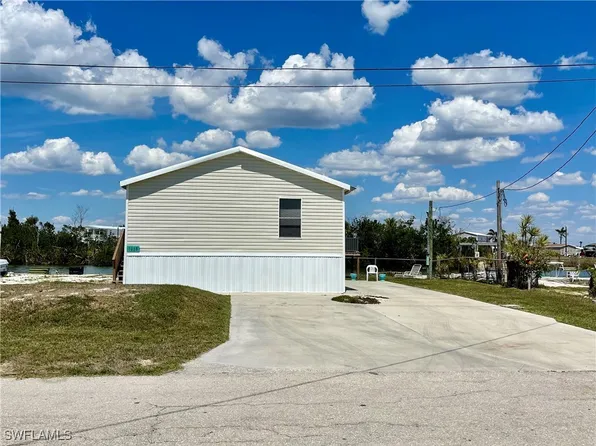 3888 Royal Palm Dr, Saint James City, FL 33956