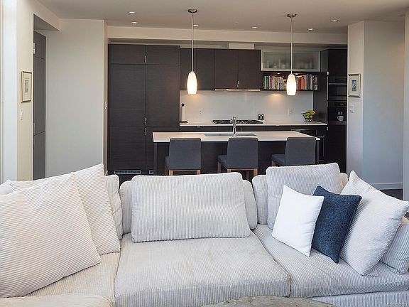 4th image of 770 Fisgard St #500