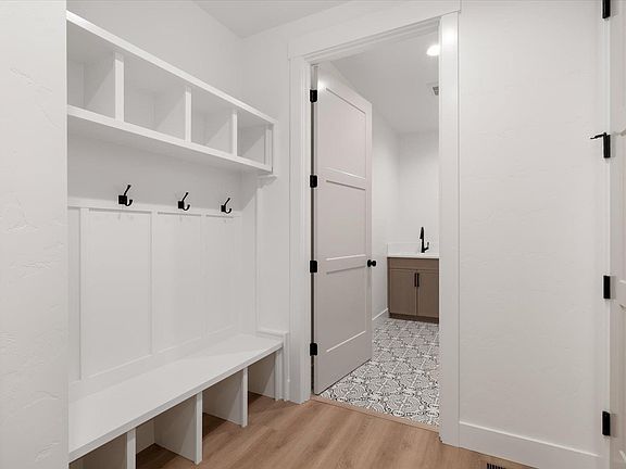 3rd image of 2385 Waterhill
