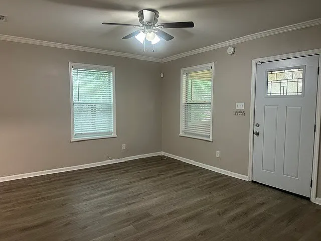 8032 Lexington Dr — Photo 2
