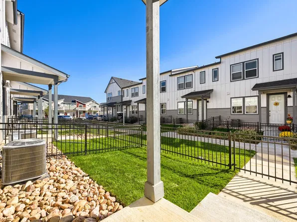 2847 Bear Springs Cir, Longmont, CO 80503