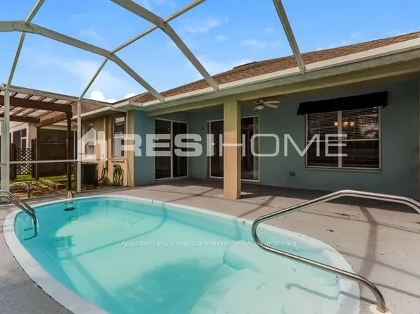 5209 Clover Mist Dr, Apollo Beach, FL 33572