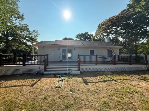 157 Pleasure Ave, Ronkonkoma, NY 11779