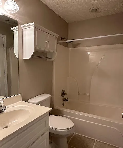 246 Waverly Ct — Photo 14