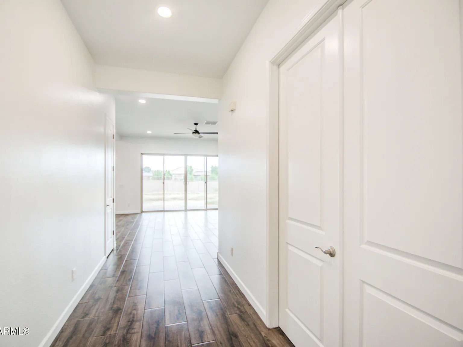 3 bed, 2.0 bath, 2582 sqft, $2,400 — Photo 3