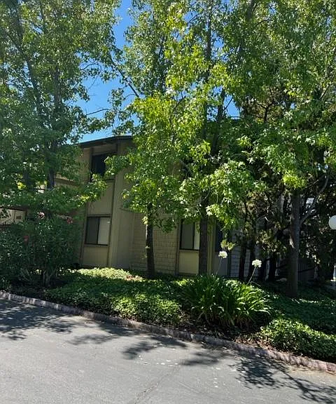 1493 Marchbanks Dr #4 — Photo 1