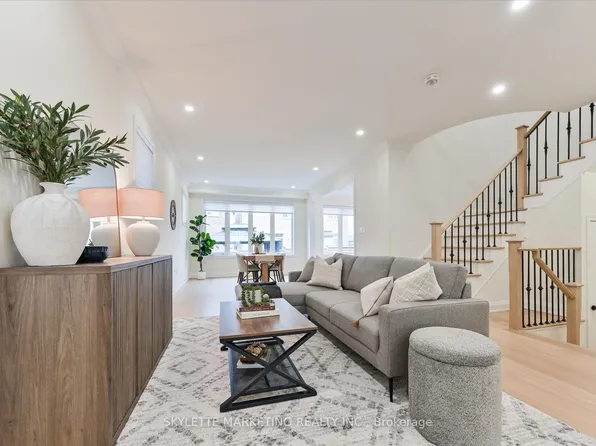 38 Russell Parker Cres, Aurora, ON L4G 0V5