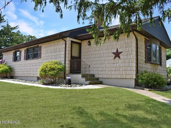 901 Ship Avenue, Beachwood, NJ 08722
