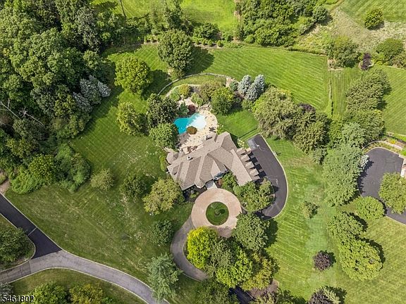2nd image of 37 COLTS GLEN LANE
