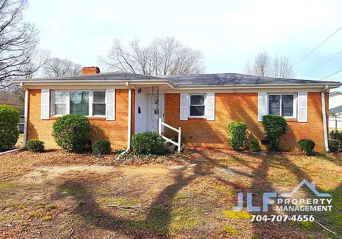 1310 Oakwood Ave — Photo 1