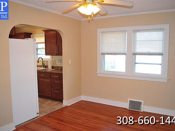 3rd image of 402 S Reynolds Ave