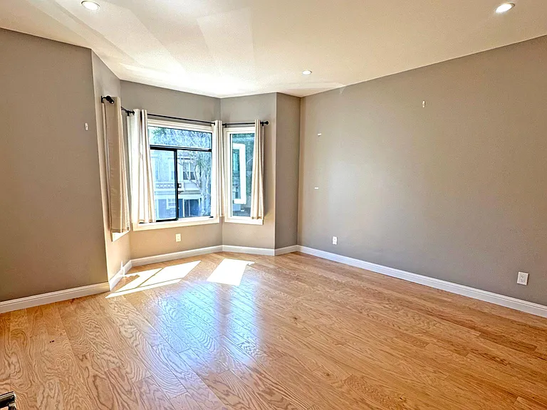 1645 Hyde St #3 — Photo 6