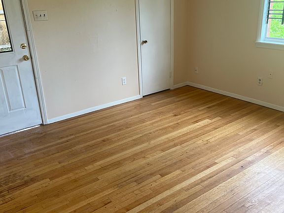 4th image of 352 W Essex Ave