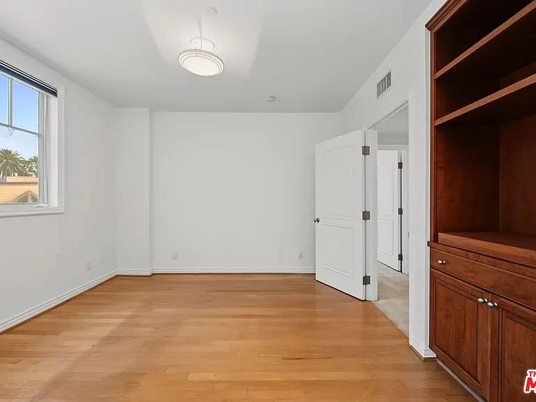 430 N Oakhurst Dr #Penthouse 406 — Photo 34