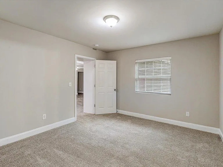 3681 Pavilion Point — Photo 32