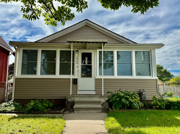 1509 Chestnut St, Wyandotte, MI 48192