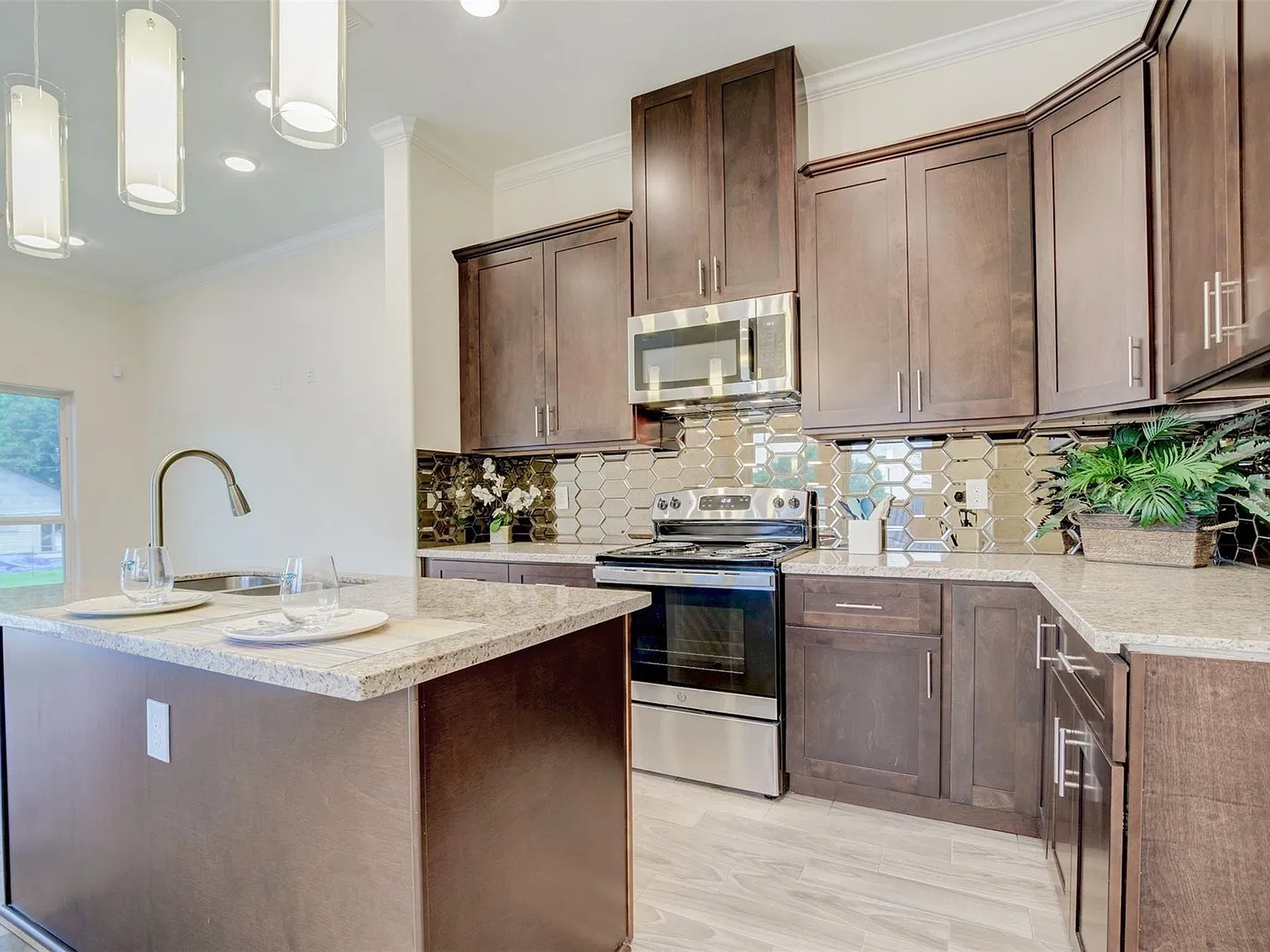 3 bed, 2.5 bath, 1666 sqft, $1,850 — Photo 2