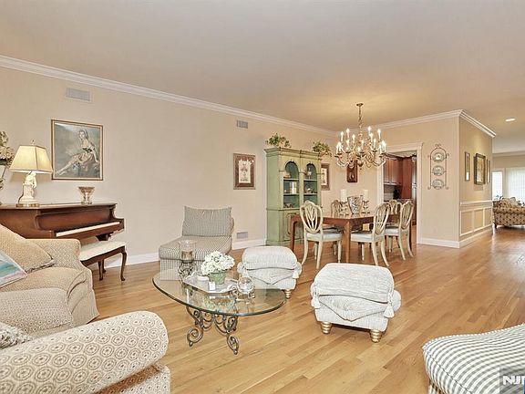 5th image of 108 Demarest Ln