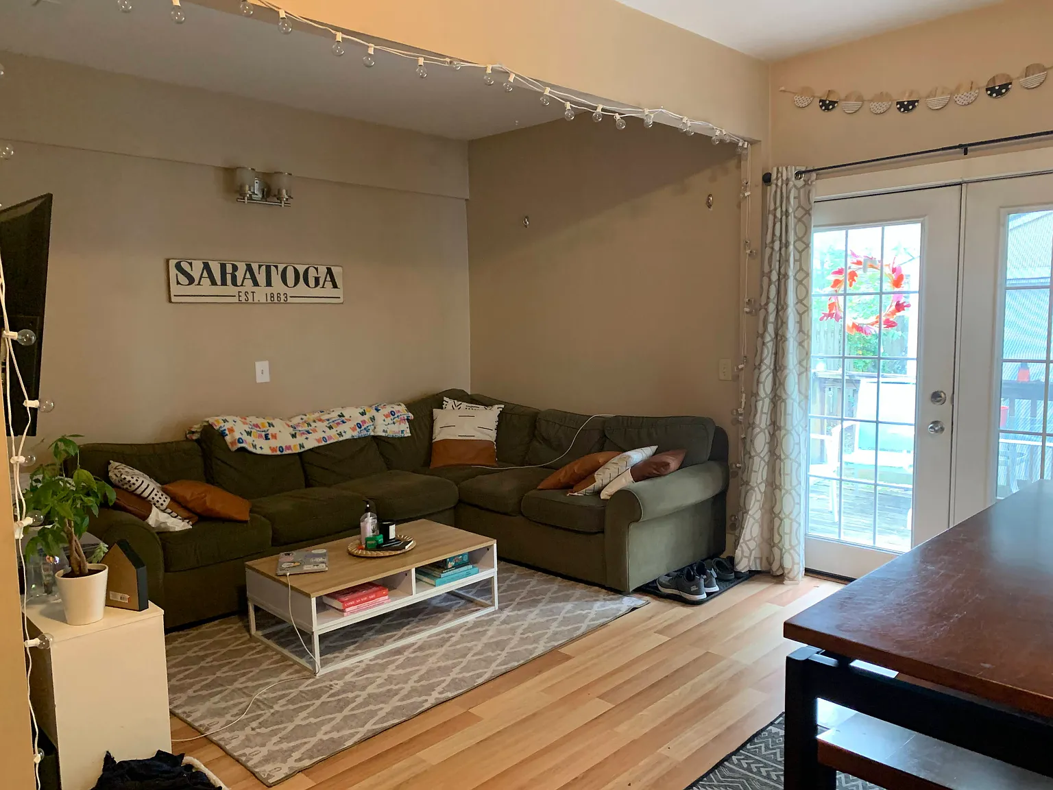 2 bed, 900 sqft, $1,800 — Photo 2