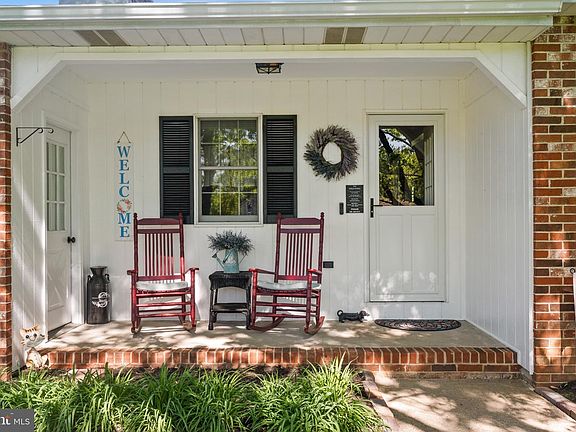 4th image of 310 Great Oak Dr