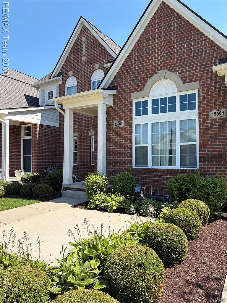 2 bed, 2.0 bath, 1925 sqft, $2,400 — Photo 3