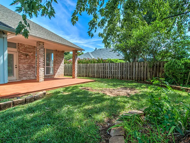 1812 Pebble Creek Blvd — Photo 38