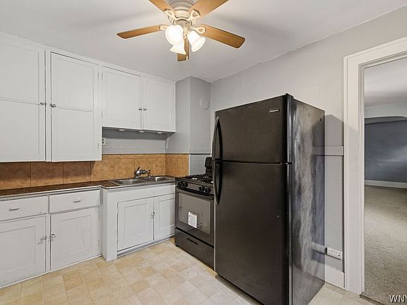 2nd image of 29 Avery Ave