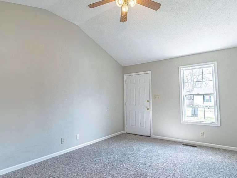 1805 Harbor Dr — Photo 5
