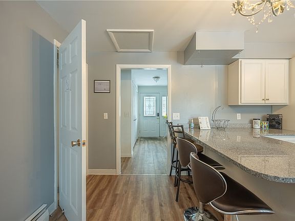 3rd image of 18 Highland Cres