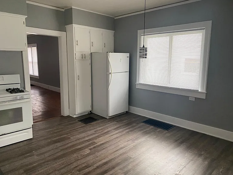 200 W 10th St — Photo 5