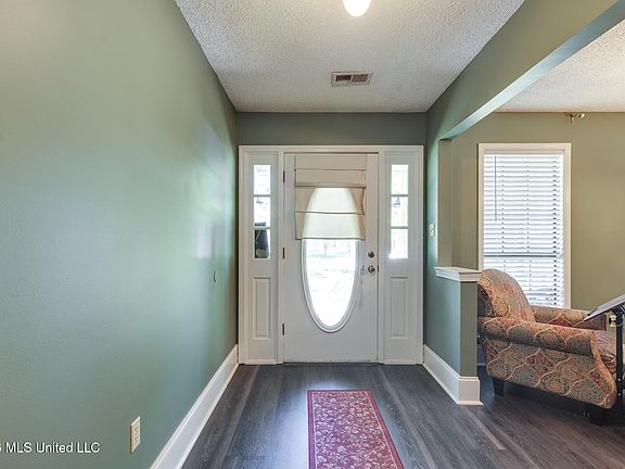 3rd image of 4586 Hillsdale Dr