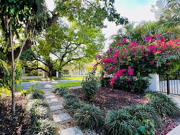 Front yard of cottage