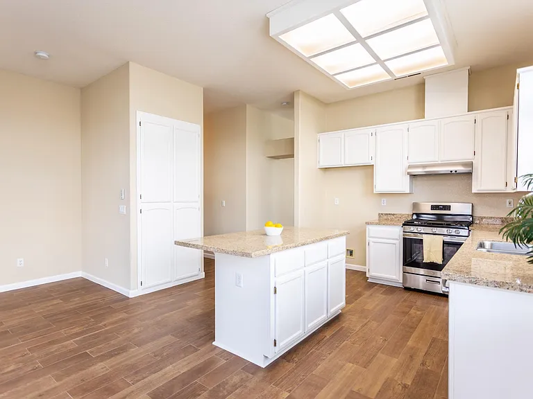 1040 Dellwood Ct — Photo 10