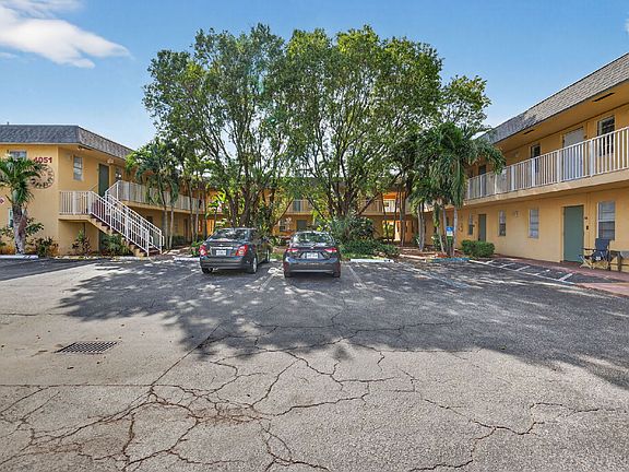 3rd image of 4071 N Dixie Hwy APT 27