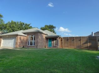 322 Georgian Oak Ct, Lake Dallas, TX 75065
