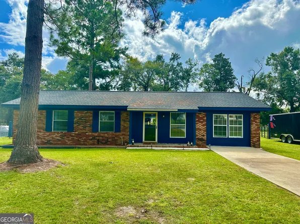 1729 Meadowood Dr, Waycross, GA 31503